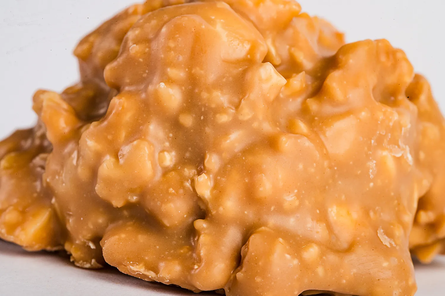 Bombon avellana con chocolate dorado