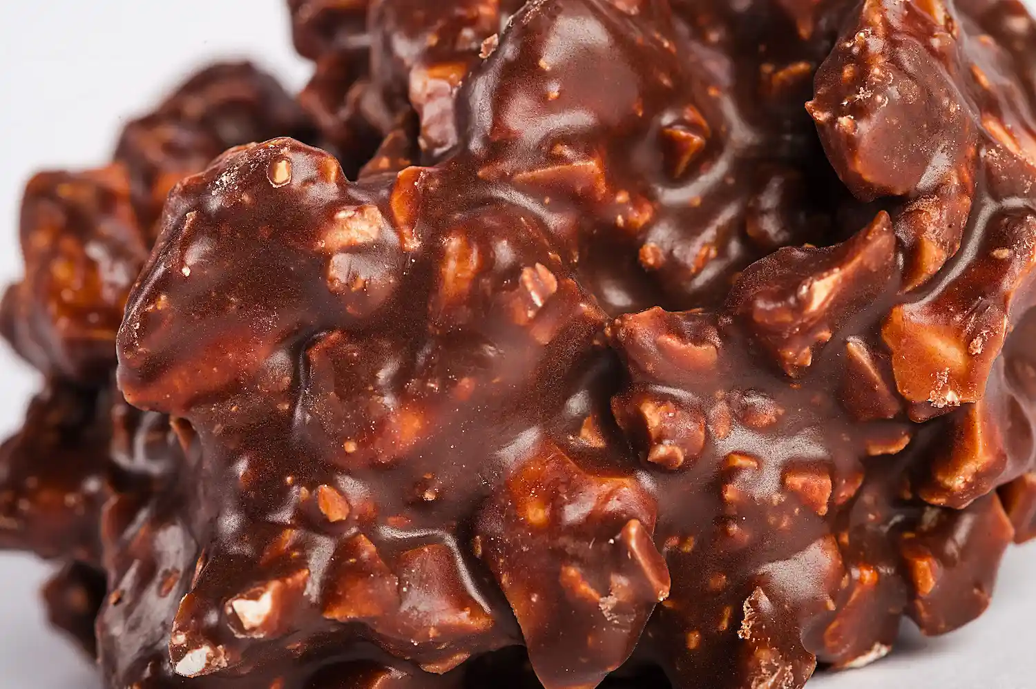 Bombon de almendras y chocolate negro