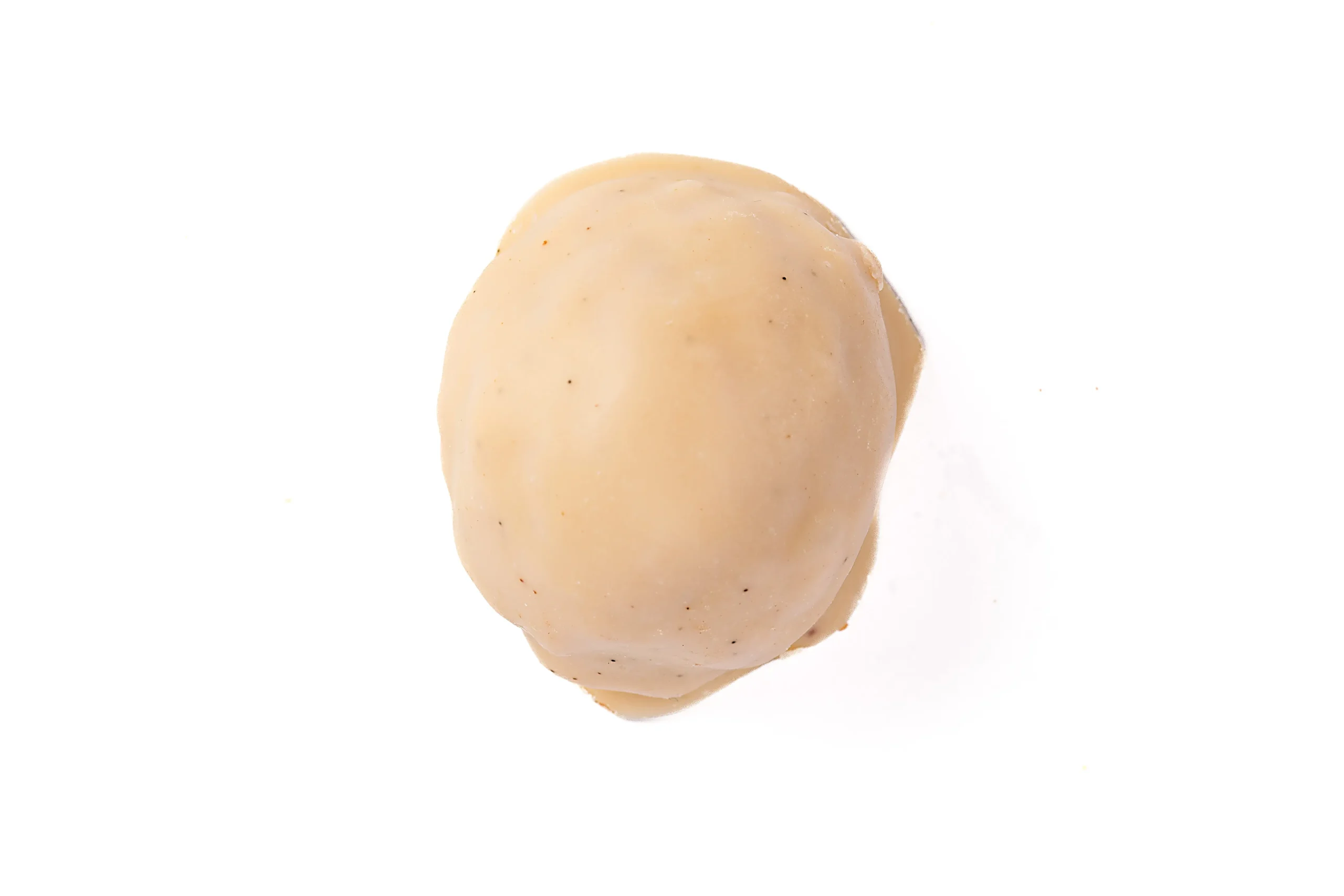 Bombon de chocolate blanco con turron