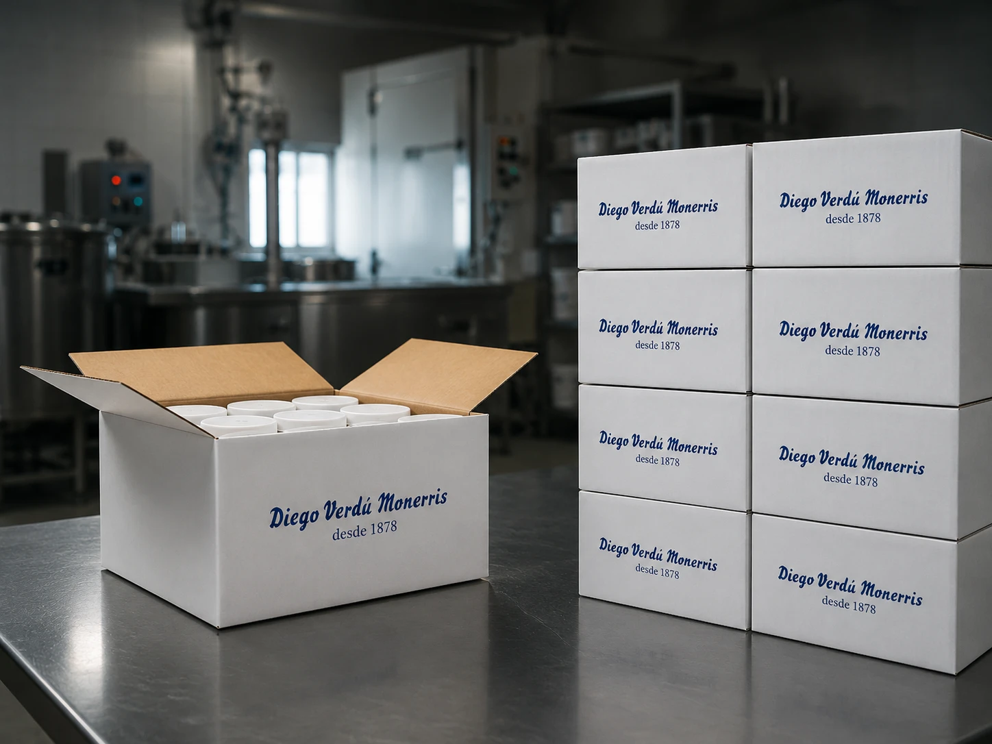 Cajas de helado artesanal al por mayor preparadas para reparto en el obrador